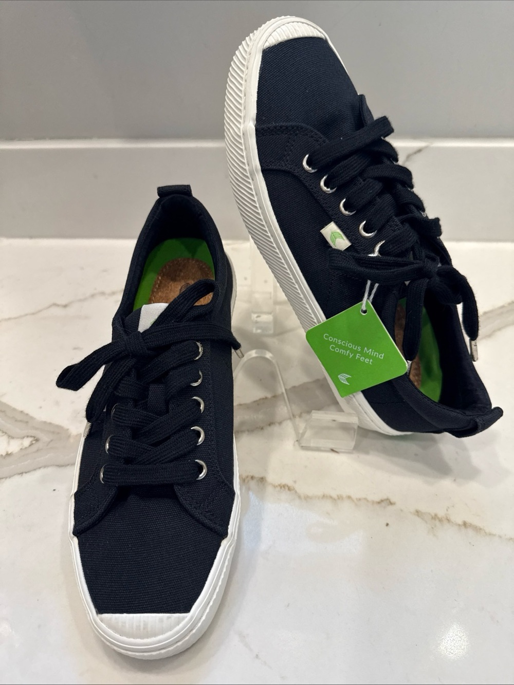 Cariuma OCA Black Canvas Lace-Up Sneakers  W 7.5 / M 6 Organic Cotton Cork